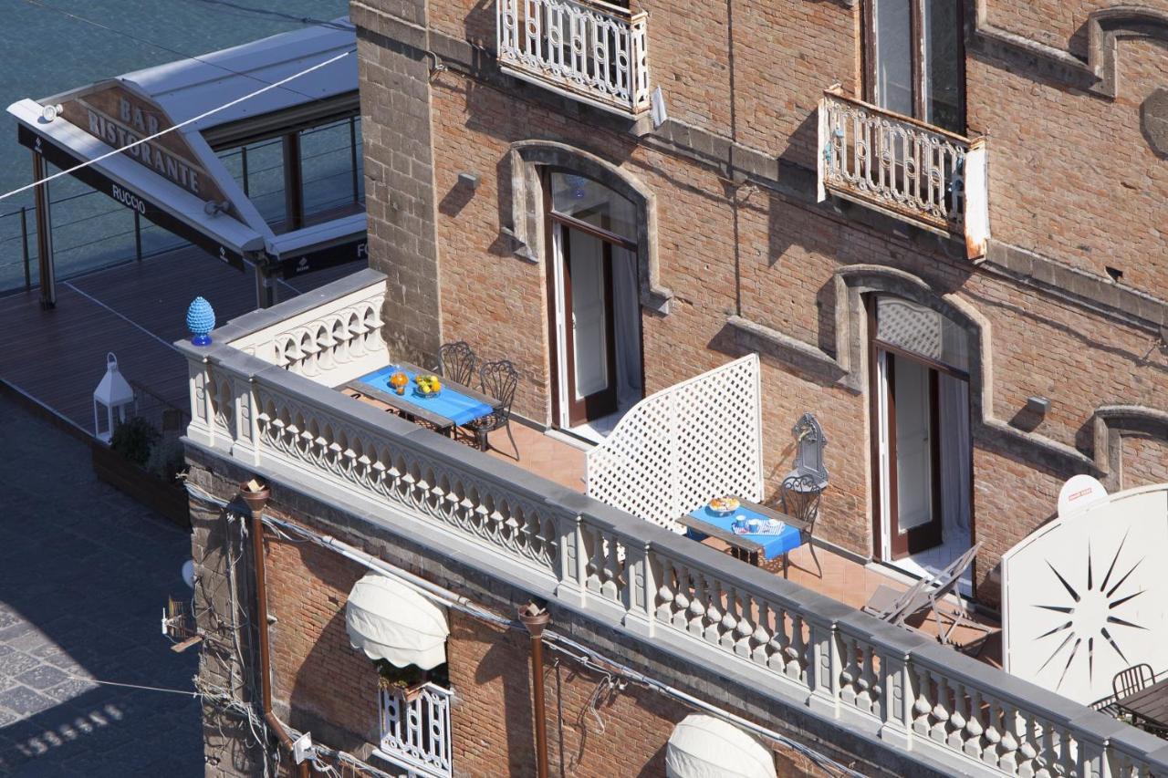 Amore Rentals - La Terrazza Sul Porto Sorrento Exterior foto